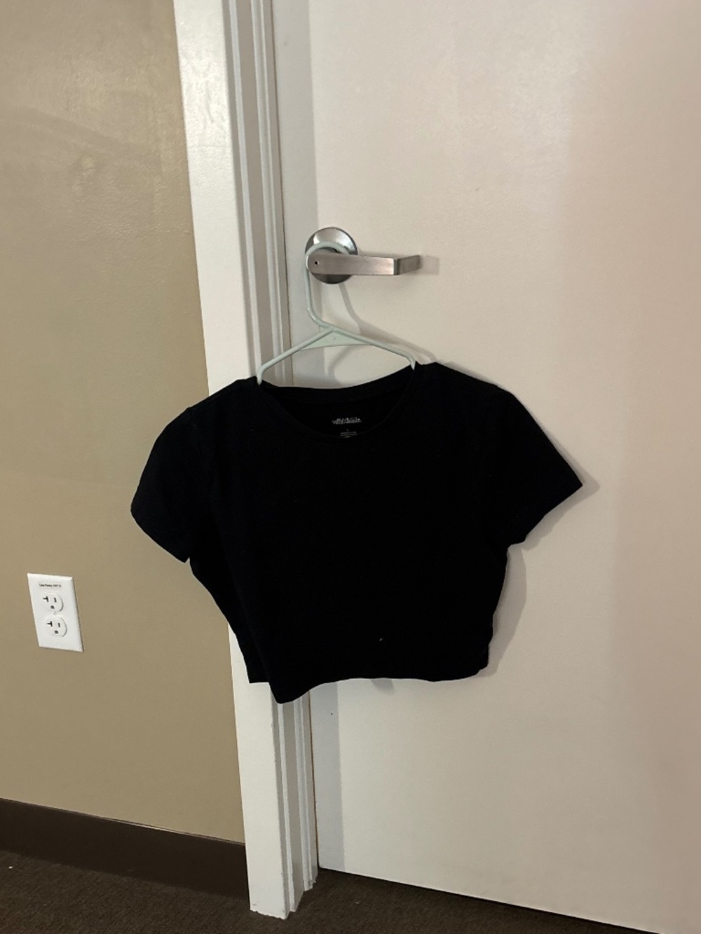 Wild fable Black cropped Tee Women’s L